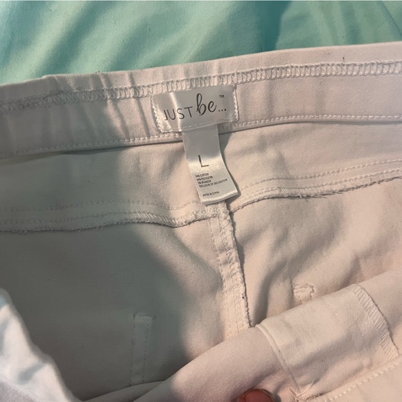 White shorts - Picture 3 of 3